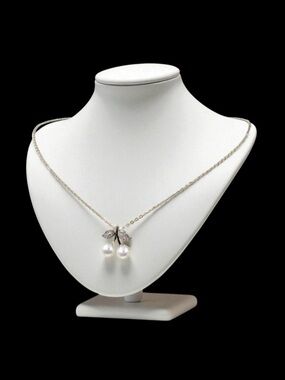 White Gold Plated Freshwater Pearl Cherry Short Necklace. New.